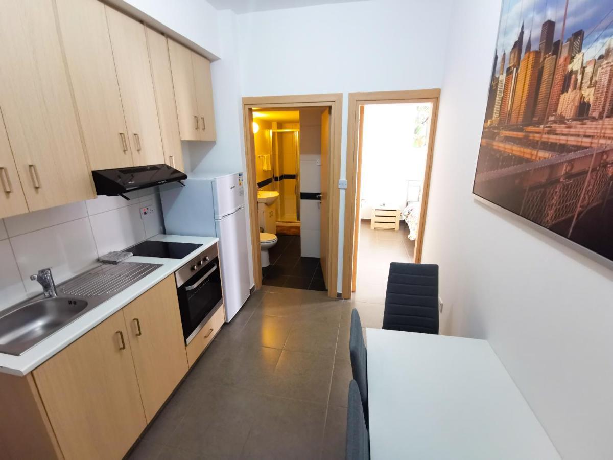 Beachy Keen City Apartment Larnaca Buitenkant foto